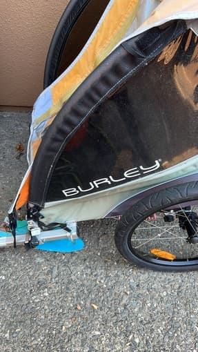 Selling bike trailer for 2
