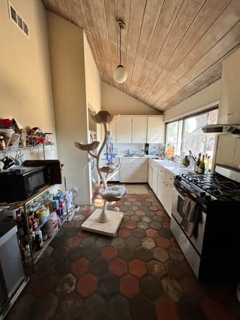 amazing in-law unit in the hills close to campus, great for couples 2