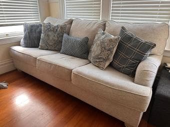3-seater Raymour & Flanagan Couch 1