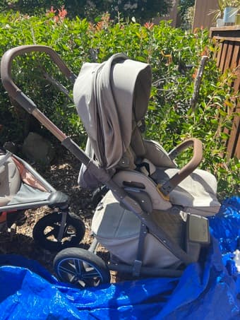 Selling nuna stroller for 1