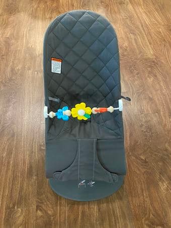 BABYBJÖRN® Bouncer Bliss Bundle with Flying Friends Toy in Grey 1