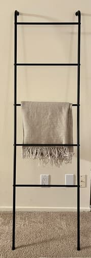 Leaning Ladder Hanger 1