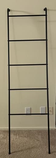 Leaning Ladder Hanger 2