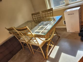 Dining table + 4 chairs 2