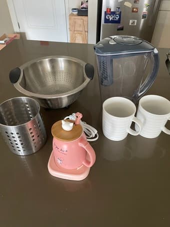 Assorted kitchen items 1