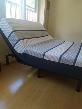 Extra good condition queen matress + electric bed base 2