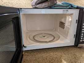 Hamilton Beach 0.9 cu. ft. Countertop Microwave, 900W Stainless Steel 2