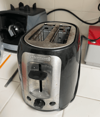 black and decker 2 toaster 1