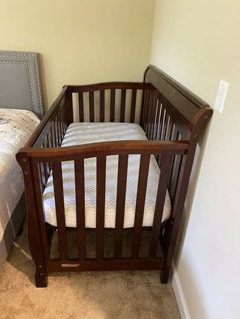 Crib and diaper change table 2