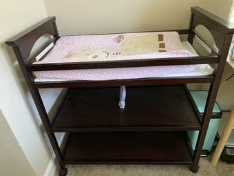 Crib and diaper change table 3