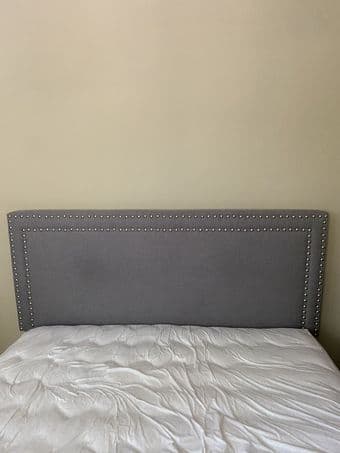 Queen bed + mattress +box spring 1