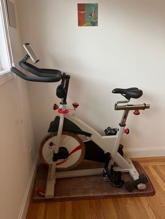 Indoor Sunny Spinning Bike + great gear! 1