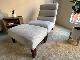 Chair with ottoman (Living spaces) 2