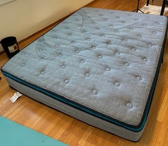 Nearly New Mattress - Queen size (bought $300 1 month ag, rarely used) 1