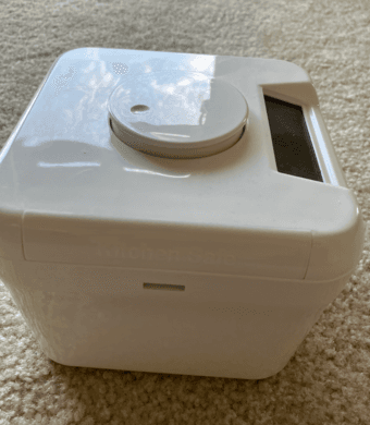 Moving sale - office chair, posters, kitchen stuff, vases, purses etc. 3
