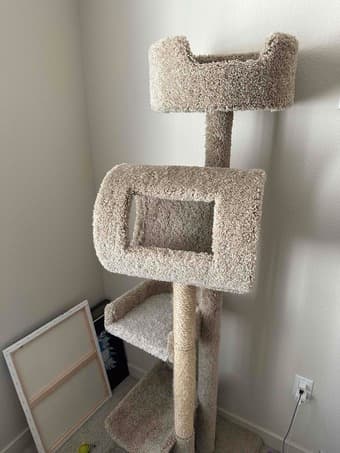 Tall cat tree with a scratcher 5'8 1