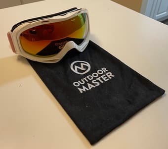 women Ski goggles (Outdoor Masters) + gloves (North Face) 2