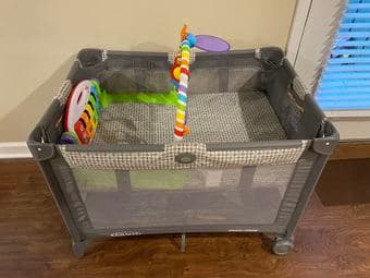 Graco pack and play 2