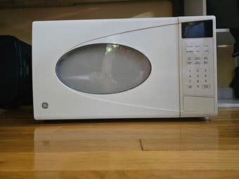 Microwave - condition excellent - $70 2