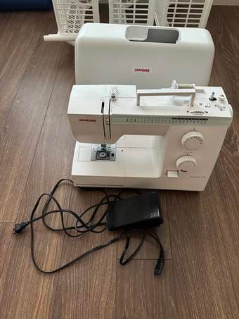 LIKE NEW - Sewing maching Janome Sewist 721 1
