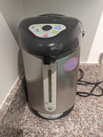 3.2 Liter Hot Water Dispenser 1
