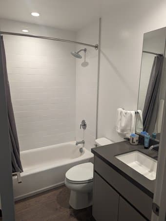 1bd/1ba in 2bd/2ba in Menlo Park, Next to Safeway, Laundry In-Unit! 2