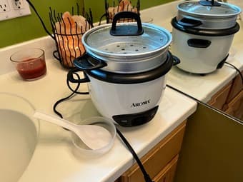 Moving sale-Pot Style Rice Cooker and Food Steamer 1