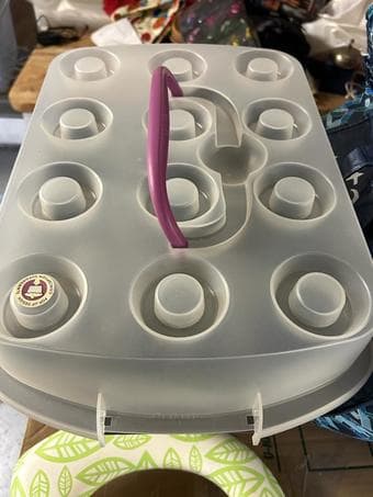 Chicago Mettalic Cupcake Holder witht he carrier 1