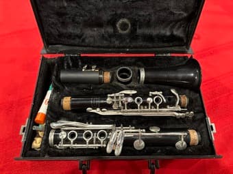 Vintage Vito Clarinet 1