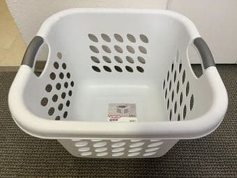 Selling a laundry basket 1