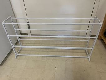 Selling a 4-tier shoe rack 1