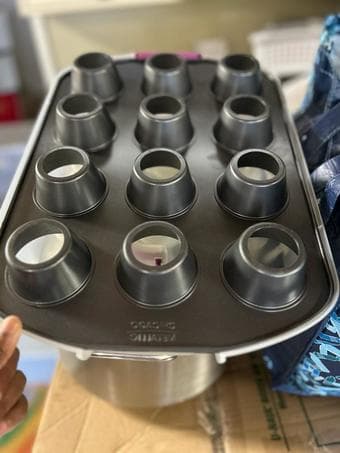Chicago Mettalic Cupcake Holder witht he carrier 1