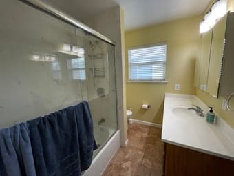 2 bedrooms/1 bathroom Apartment - Walking Distance to Downtown MV 3