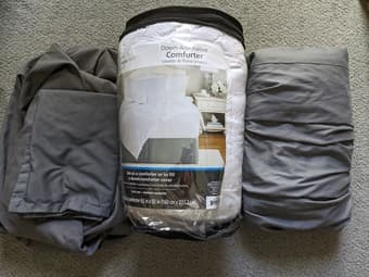 Twin XL bedding set - Fitted sheet, comforter, duvet cover, pillowcase 1