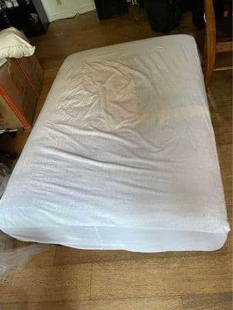 Full bed frame and beautyrest mattress, like new 1