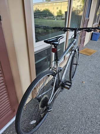 Large Norco Storm 4 Mountain Bike w/ lock & light 2