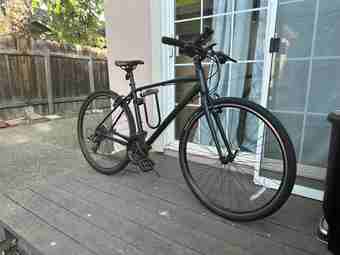 Bicycle Giant hybrid in good condition with lock, lights, helmet, etc. 2