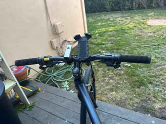 Bicycle Giant hybrid in good condition with lock, lights, helmet, etc. 3