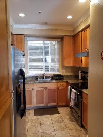 Furnished 2 Bedroom 2 Bath Vacant, Spiffy Professsional Luxury 3