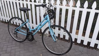 Bike for sale (HALF PRICE). Helmet + D-Lock included 1