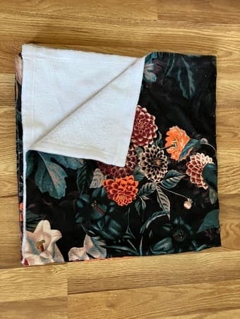 Dark botanical towel set 1