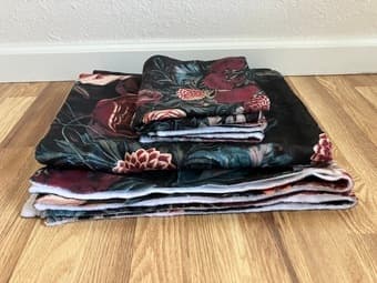 Dark botanical towel set 2