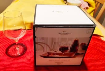 unused wine glasses 1