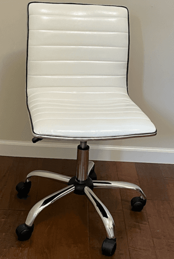 Rolling desk chair, like new! 1