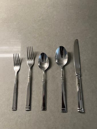 Bundled kitchen silverware and utensil set 2