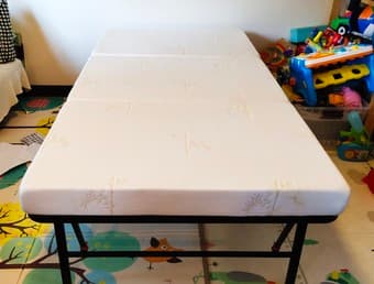 Twin bed frame + mattress 2