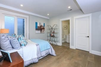 A large master bedroom available in 7B/6B house (4000ft) Midtown PA 2