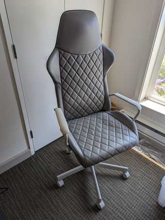 Selling comfortable gaming chair, like new 1