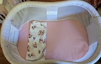 Halo swivel Bassinet and fisher bouncer 1