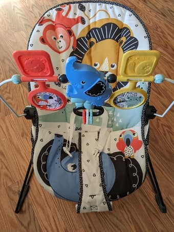 Halo swivel Bassinet and fisher bouncer 3
